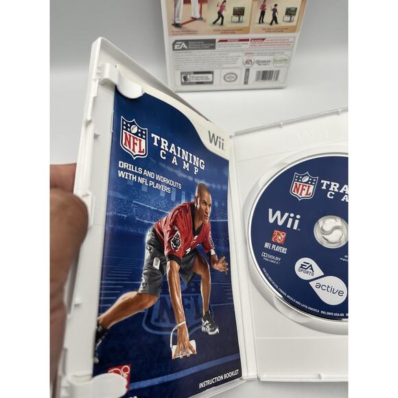 Wii NFL Training Camp & EA Active - Complete Bundle - Picture 3 of 12